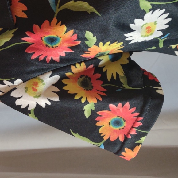 Vintage 70's Black w/Daisies Short Sleeved Button Up Blouse -Modern Edge Sz LG - Picture 7 of 16